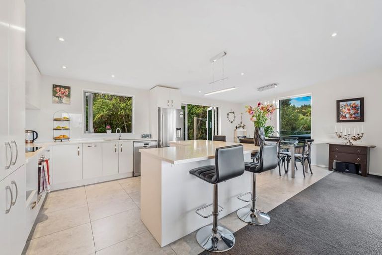 Photo of property in 87 Roberts Road, Matakatia, Whangaparaoa, 0930