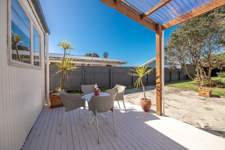 Photo of property in 25 Queen Street, Westport, 7825