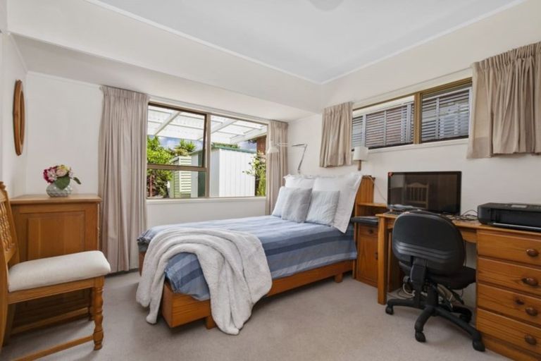 Photo of property in 1/1-3 Rock Isle Road, Torbay, Auckland, 0630