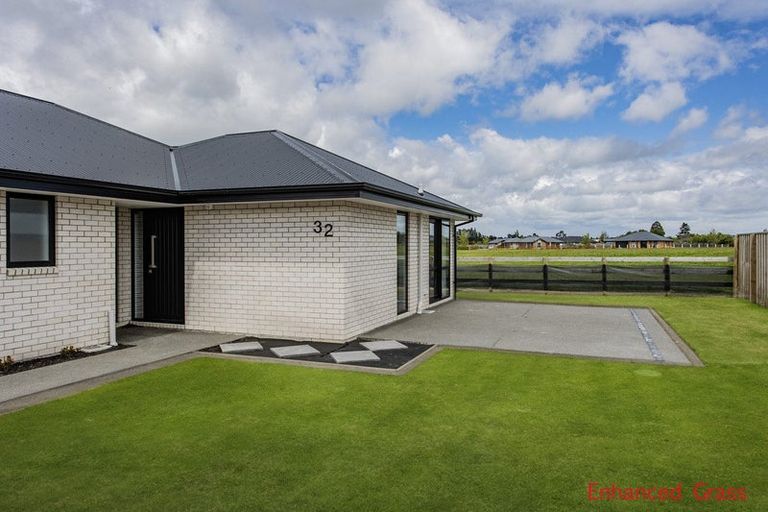 Photo of property in 32 Plover Avenue, Amberley, 7410