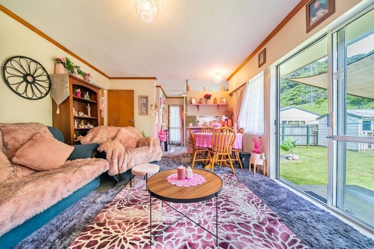 Photo of property in 1/27 Larchmont Grove, Totara Park, Upper Hutt, 5018