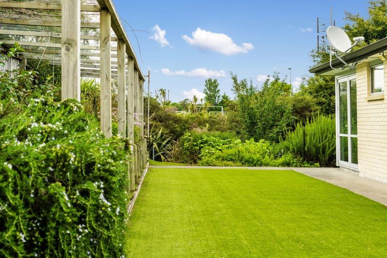 Photo of property in 21 Eric Farley Drive, Kumeu, 0810