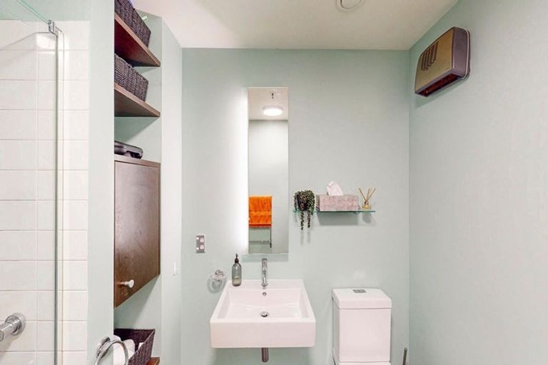 Photo of property in Montreaux Apartments, 1b/164 The Terrace, Wellington Central, Wellington, 6011