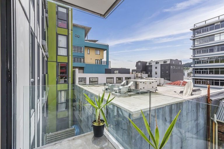 Photo of property in Dual Apartments, 306/142 Vivian Street, Te Aro, Wellington, 6011