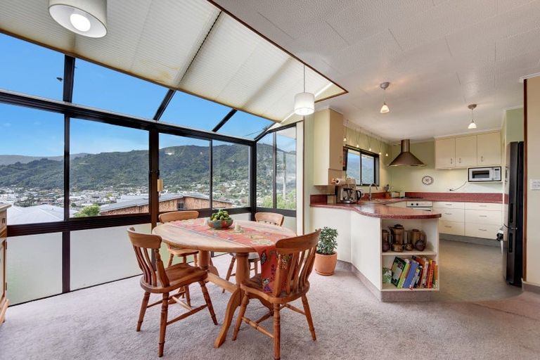 Photo of property in 27 Gravesend Place, Picton, 7220