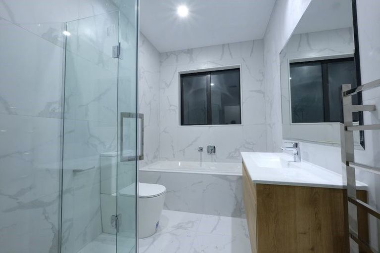 Photo of property in 152 Arran Point Parade, Orewa, 0931