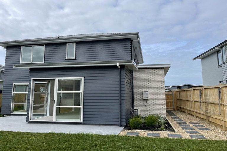 Photo of property in 20 Onekura Street, Red Beach, 0932