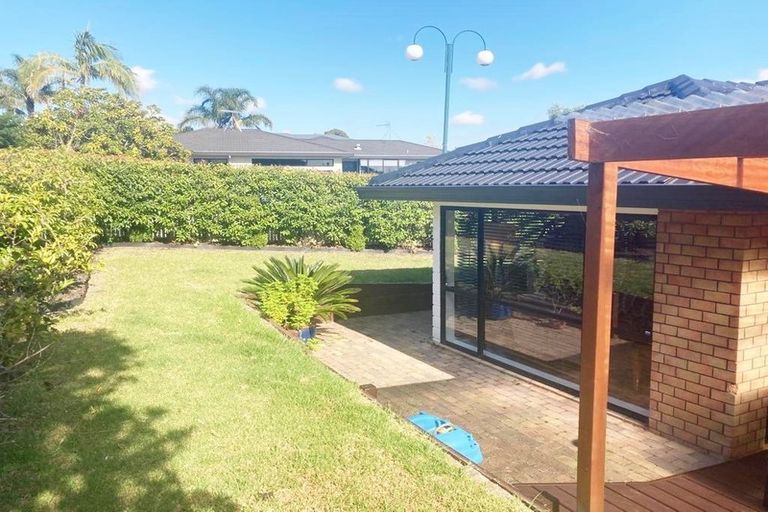 Photo of property in 2 Cesari Place, West Harbour, Auckland, 0618