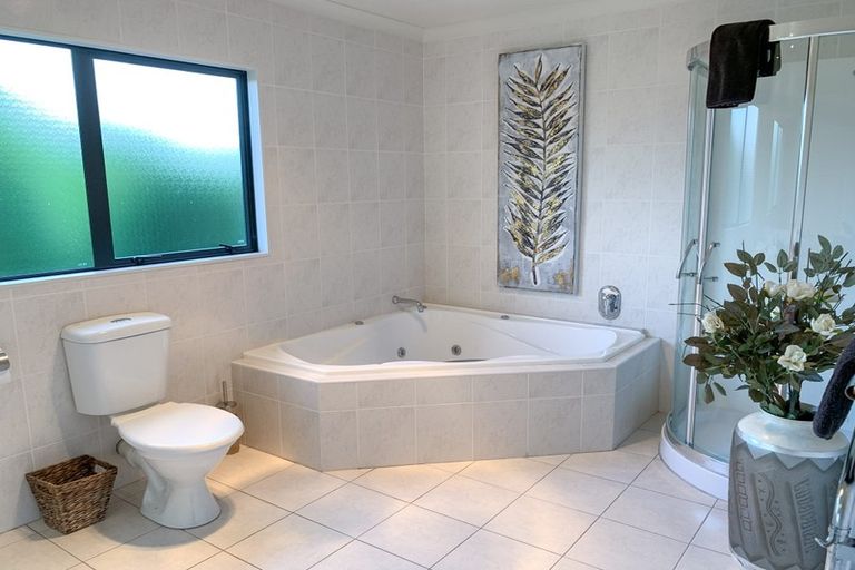 Photo of property in 106 Meadowland Drive, Somerville, Auckland, 2014