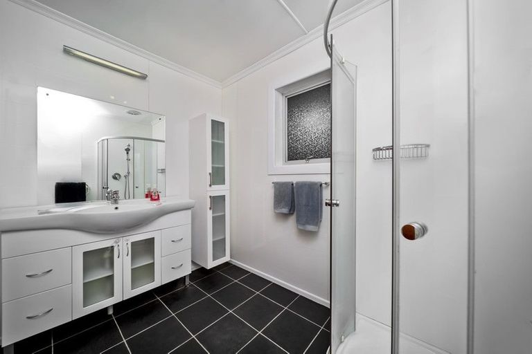 Photo of property in 12 Saxton Road, Upper Vogeltown, New Plymouth, 4310