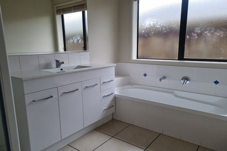 Photo of property in 33 Parkside Drive, Huntington, Hamilton, 3210