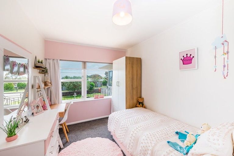 Photo of property in 42 Kaitawa Crescent, Paraparaumu, 5032