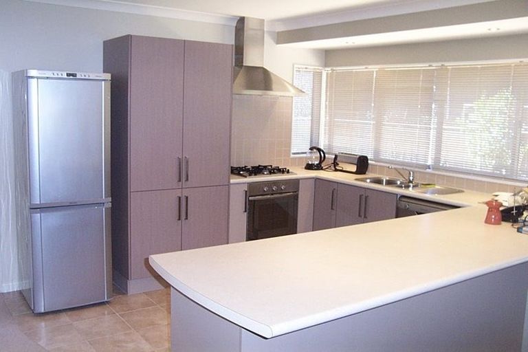 Photo of property in 19 Bluewater Place, Paraparaumu, 5032