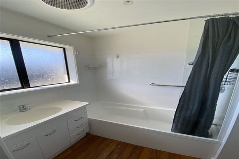 Photo of property in 17 Tuckers Road, Redwood, Christchurch, 8051