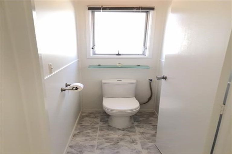 Photo of property in 36 Lisa Rise, Half Moon Bay, Auckland, 2012