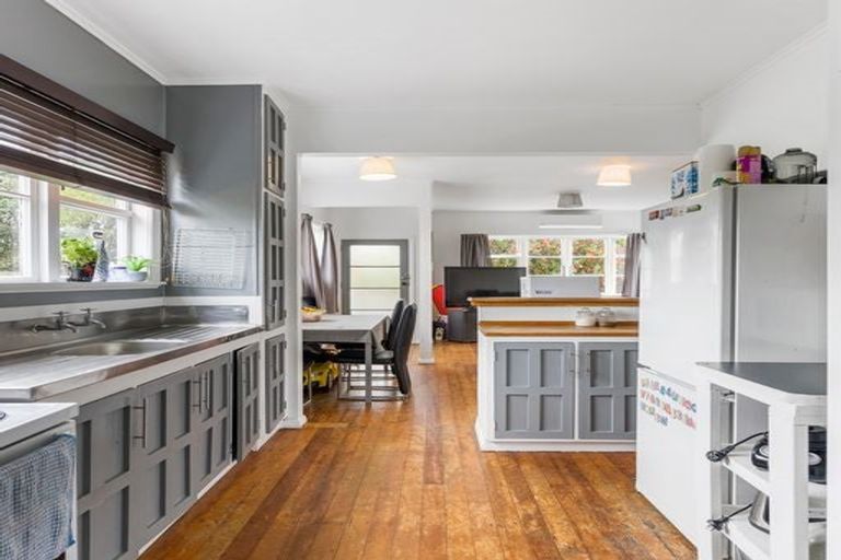 Photo of property in 182 Beach Haven Road, Beach Haven, Auckland, 0626