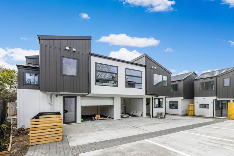 Photo of property in 69a Walworth Avenue, Pakuranga Heights, Auckland, 2010