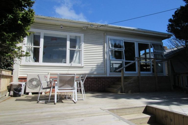 Photo of property in 62 Kelburn Parade, Kelburn, Wellington, 6012