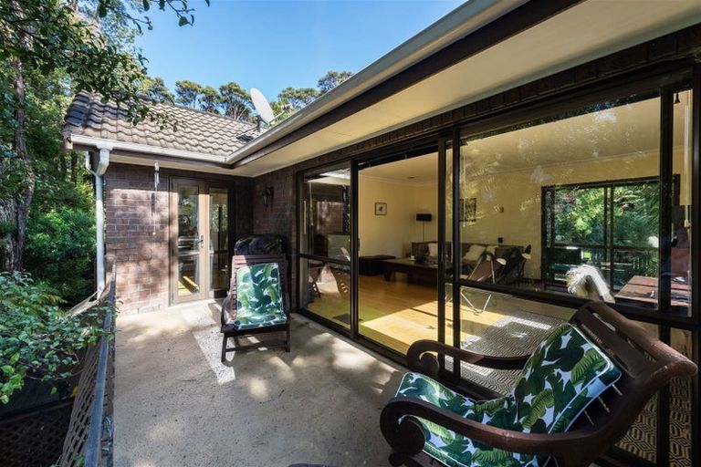 Photo of property in 2 Kaurimu Rise, Titirangi, Auckland, 0604