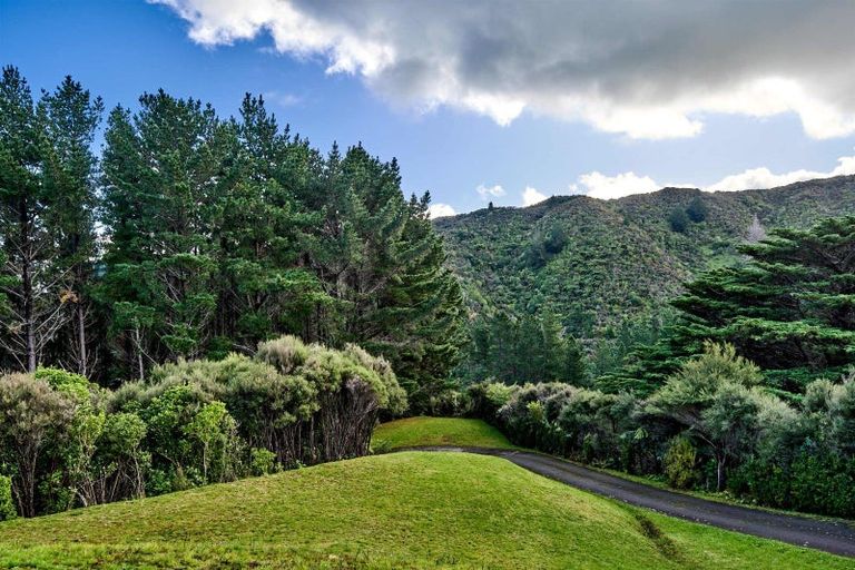 Photo of property in 999 Moonshine Road, Judgeford, Porirua, 5381