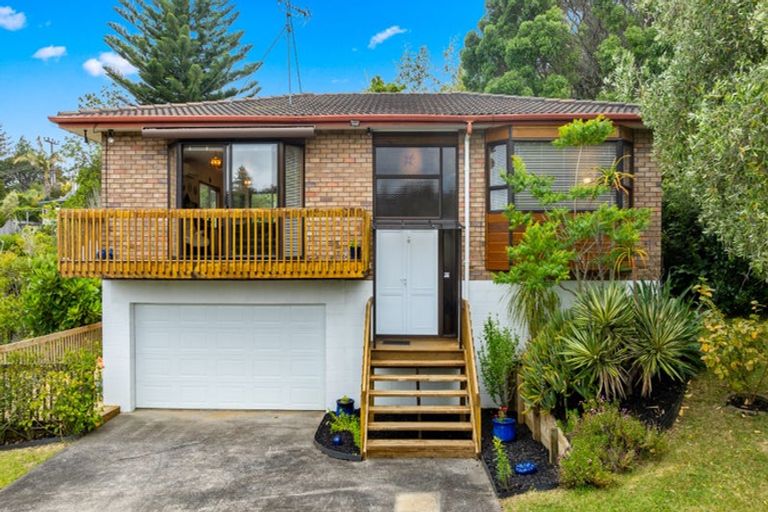 Photo of property in 1/12 Greenvalley Rise, Glenfield, Auckland, 0629