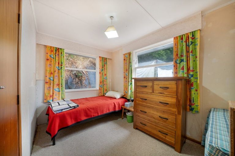Photo of property in 3 Jonathan Way, Paparangi, Wellington, 6037