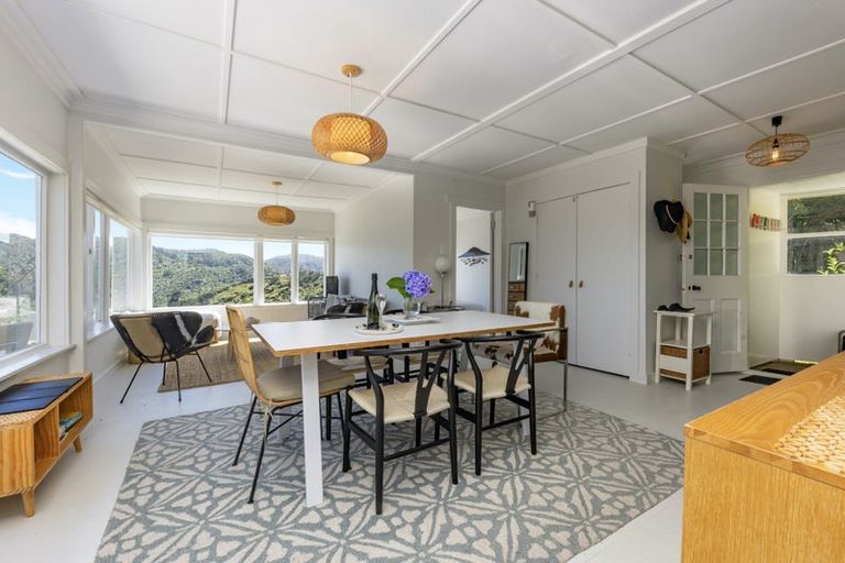 Photo of property in 42 Rayner Road, Piha, 0772