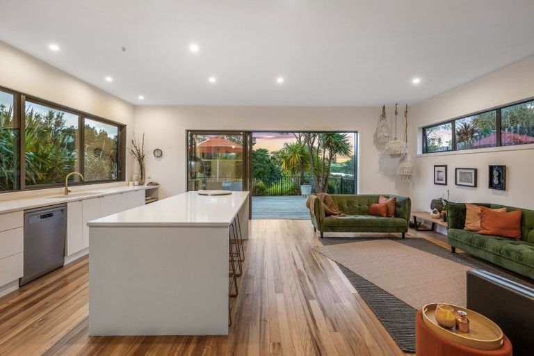 Photo of property in 39 Kent Terrace, Riverhead, 0820