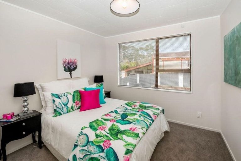 Photo of property in 9 Moxham Grove, Massey, Auckland, 0614