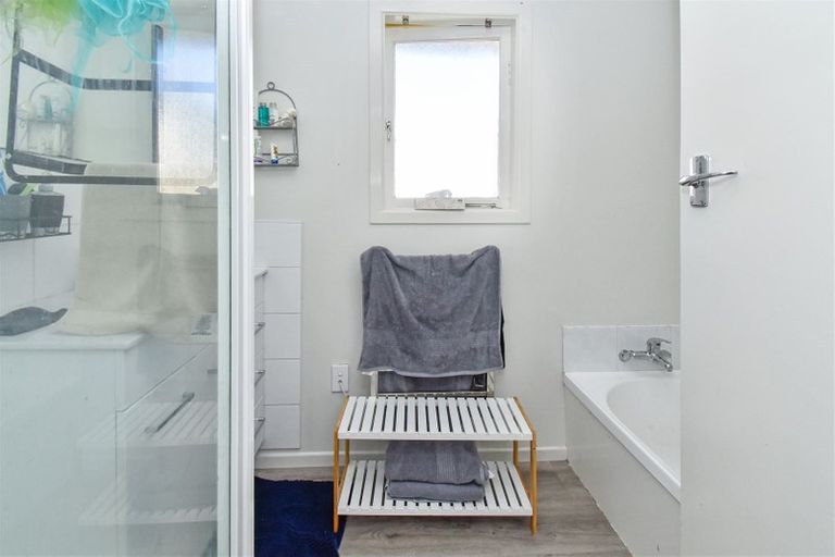 Photo of property in 1/415 Great South Road, Opaheke, Papakura, 2113