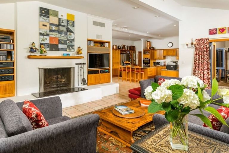 Photo of property in 6 Emily Lane, Greenhithe, Auckland, 0632