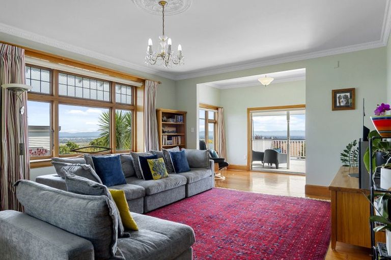 Photo of property in 126 Hackthorne Road, Cashmere, Christchurch, 8022