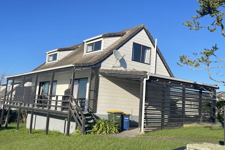 Photo of property in 1/36 Cyclarama Crescent, Massey, Auckland, 0614