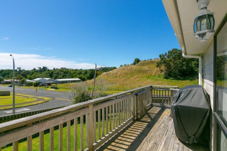 Photo of property in 43 Riversdale Drive, Merrilands, New Plymouth, 4312