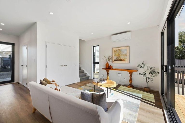 Photo of property in 5c Ainsdale Place, Manurewa, Auckland, 2102