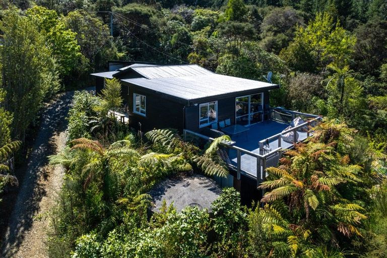 Photo of property in 7102 Kenepuru Road, Raetihi, Picton, 7282