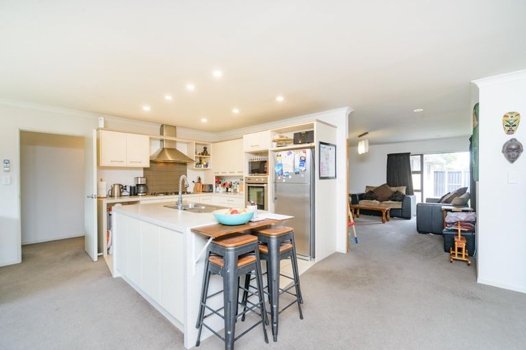 Photo of property in 16 Sorrento Place, Kelvin Grove, Palmerston North, 4414