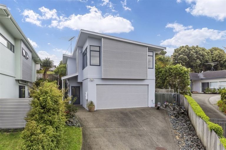 Photo of property in 1/9 Ellenbury Place, Stanmore Bay, Whangaparaoa, 0932