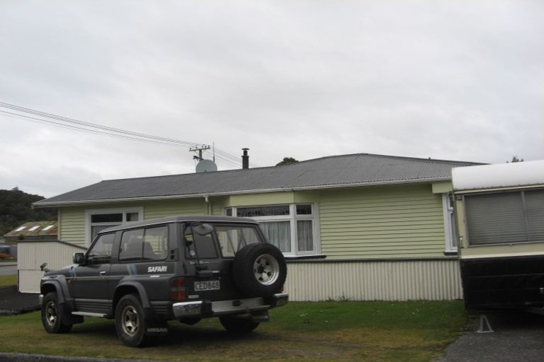 Photo of property in 17 Mills Street, Runanga, 7803