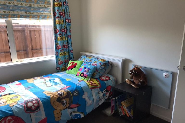 Photo of property in 17 Larne Place, Belfast, Christchurch, 8051