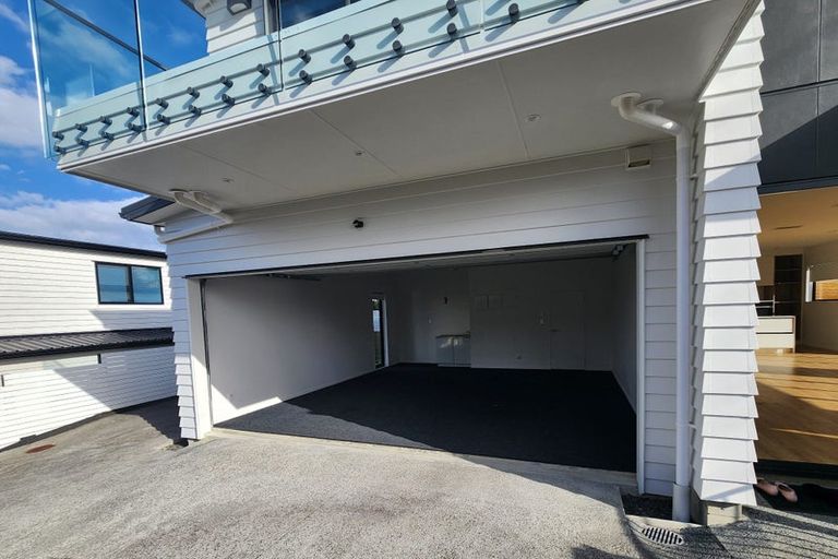 Photo of property in 27 Deep Creek Road, Waiake, Auckland, 0630