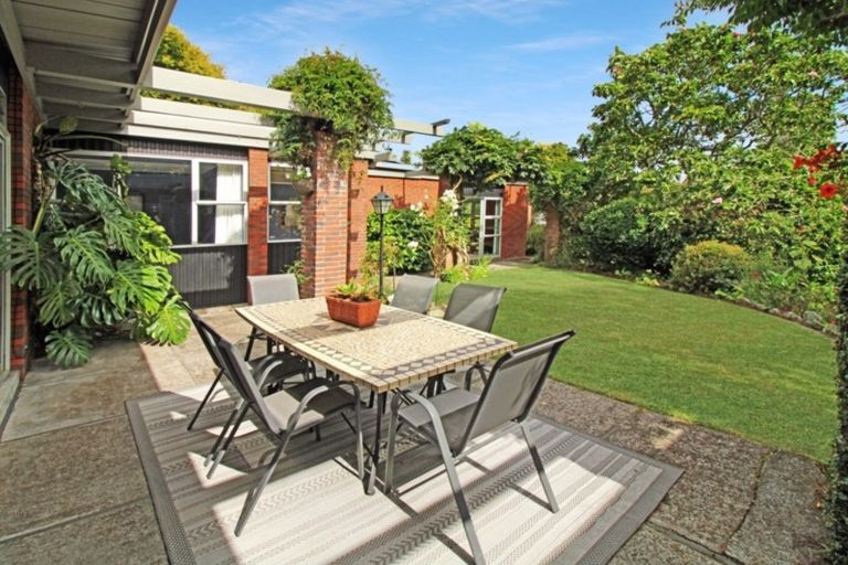 Photo of property in 5b Bromley Place, Westown, New Plymouth, 4310