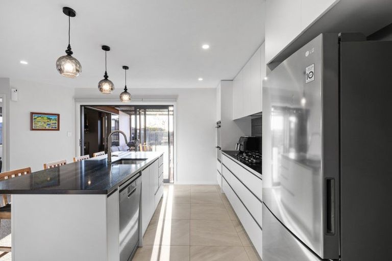 Photo of property in 32 Atlantic Drive, Fitzherbert, Palmerston North, 4410