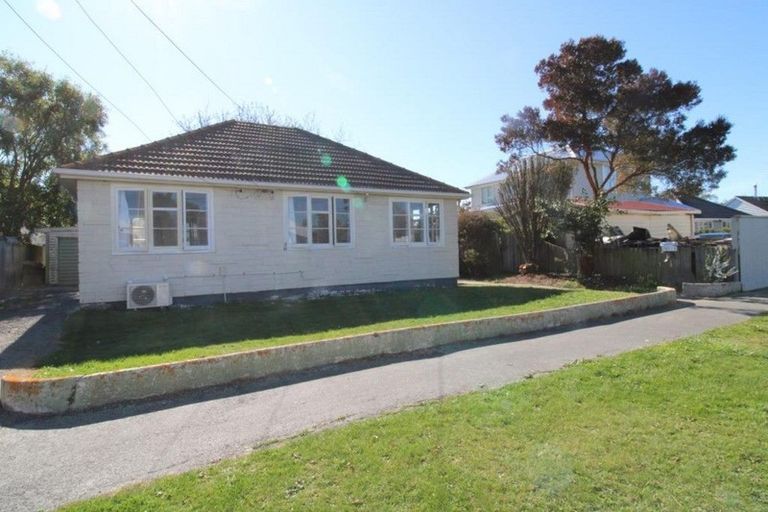 Photo of property in 30 Bateman Avenue, Bryndwr, Christchurch, 8053