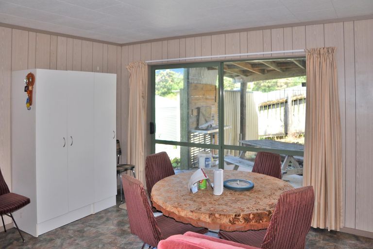 Photo of property in 12 Goebel Street, Tinopai, 0593