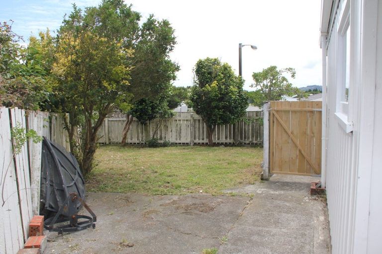 Photo of property in 2 Archbold Street, Newlands, Wellington, 6037