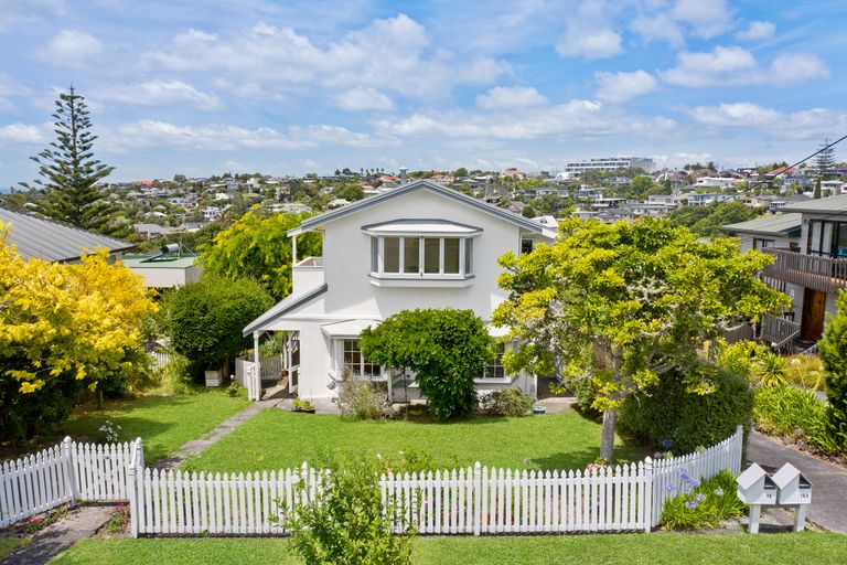 Photo of property in 1/14 Kiteroa Terrace, Rothesay Bay, Auckland, 0630