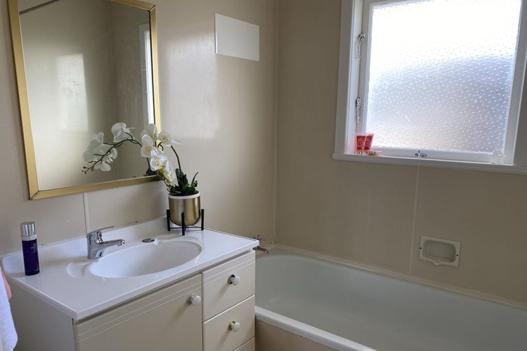 Photo of property in 4 Keats Place, Blockhouse Bay, Auckland, 0600