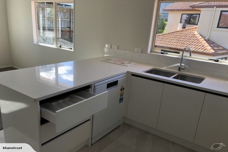 Photo of property in 30 Vireya Court, Goodwood Heights, Auckland, 2105