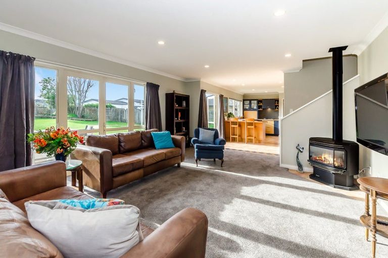 Photo of property in 80 Guildford Drive, Paraparaumu, 5032
